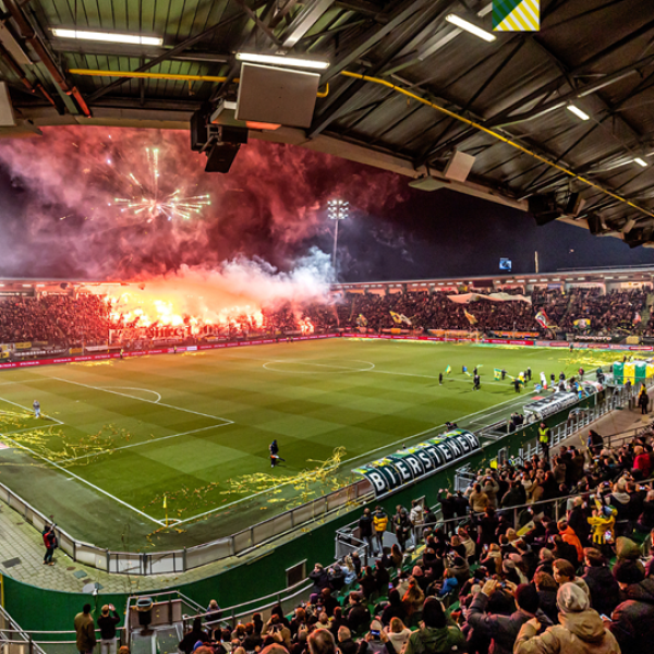 Biersteker Fieldseats bij ADO