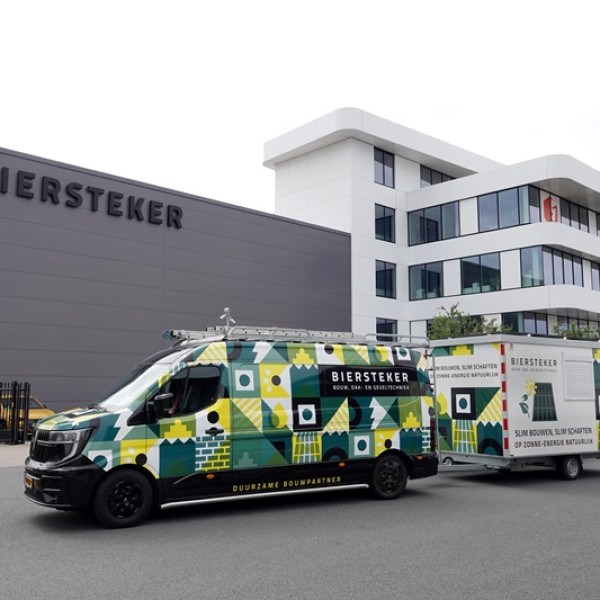 Duurzaam op weg: nieuwe elektrische bus én zelfvoorzienende schaftkeet