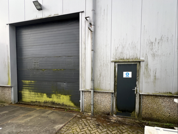 Unisol – Reinigen gevels en overheaddeur